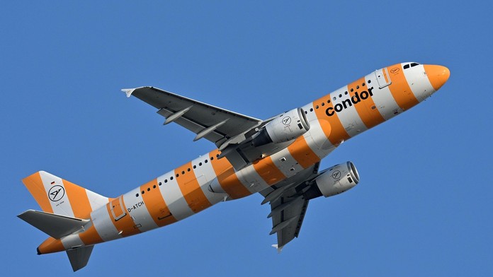 VIDEO: Panika počas letu z Korfu. Z jedného z motorov začali krátko po vzlete šľahať plamene