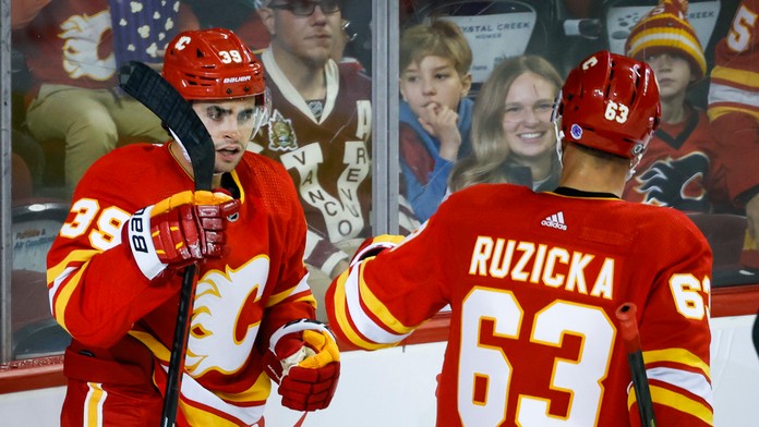 Adam Ružička prispel k triumfu Calgary Flames.