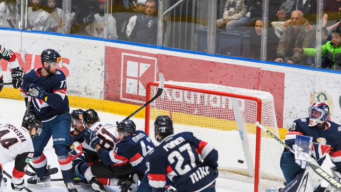Extraliga: Poprad si na historickú bodku ešte počká, Lackov životný duel. Bystrici vyšla hra bez brankára