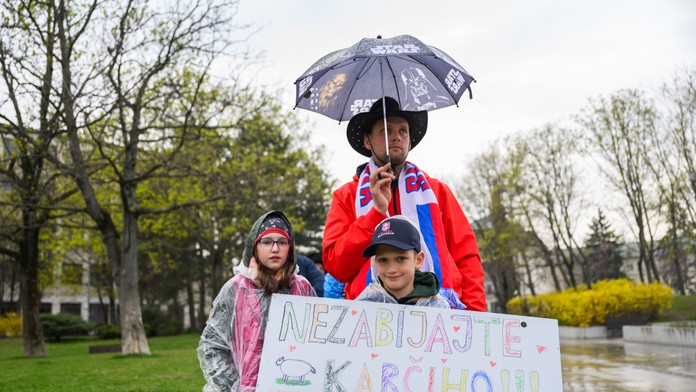 Usmrcovanie dobytka na farme v Medveďove je skončené. Odnieslo si to asi 700 kusov