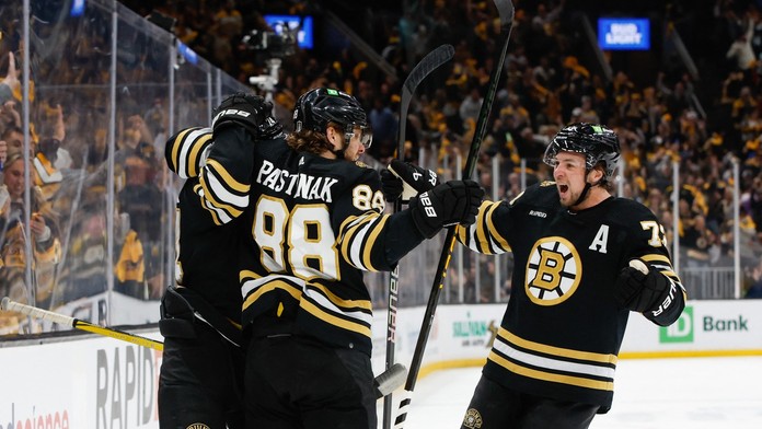 David Pastrňák v drese Boston Bruins