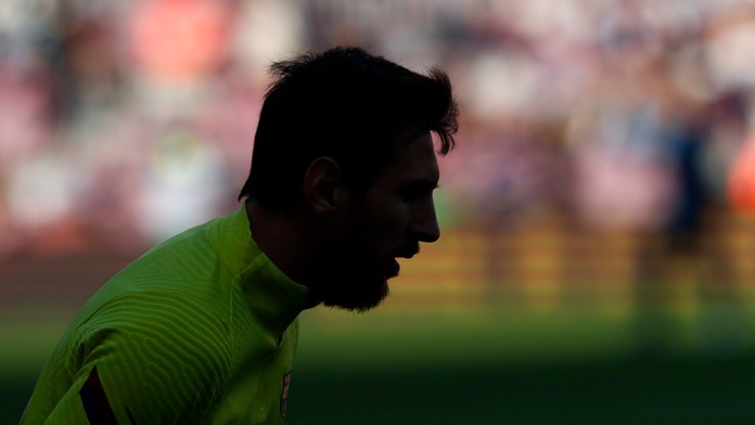 Martin Braithwaite z Barcelony reaguje proti Eibaru.