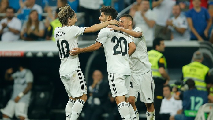 Real Madrid oslavuje gól Marca Asensia.