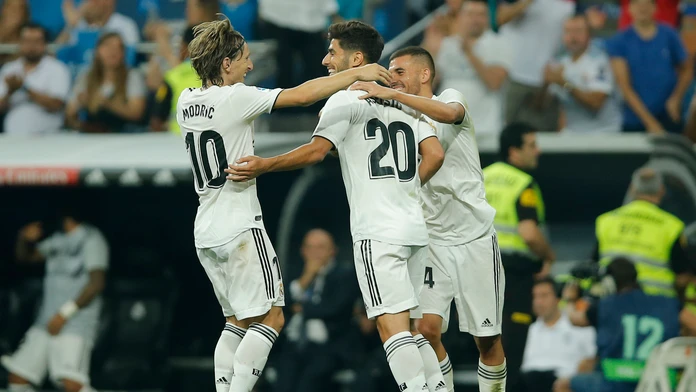 Real Madrid oslavuje gól Marca Asensia.