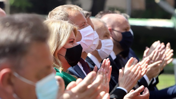 Na snímke prezidentka Zuzana Čaputová a predseda parlamentu Boris Kollár tlieskajú počas centrálnych osláv 77. výročia SNP