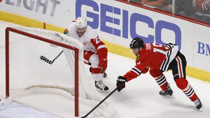 Na snímke vľavo slovenský krídelník Detroitu Tomáš Tatar.