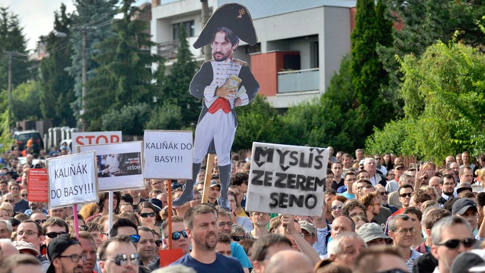 Protest pred Bonaparte.