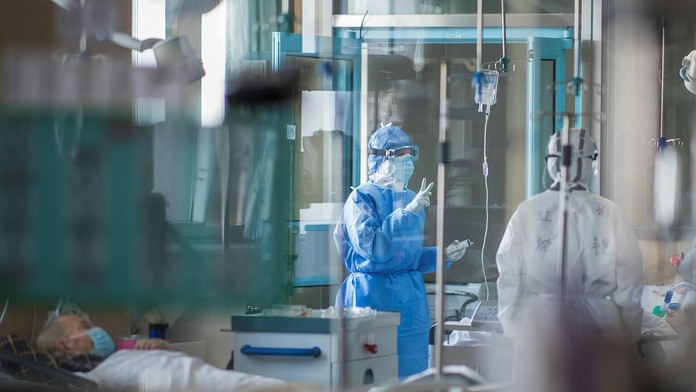 Peter Pellegrini napriek vysokým horúčkam poslal z nemocnice aj fotogerafiu.