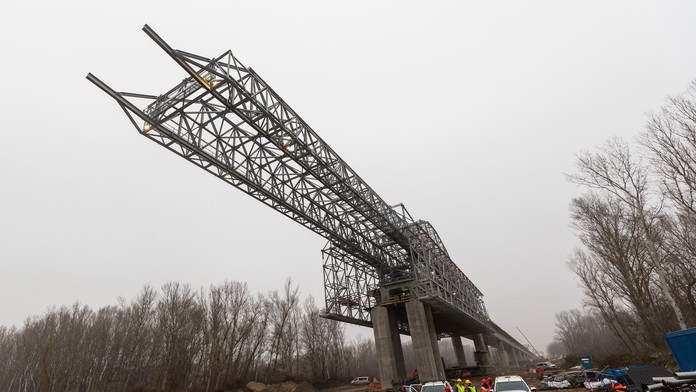 Prezident Fiorentiny Rocco Commisso reaguje pred zápasom proti Sampdorii Janov.