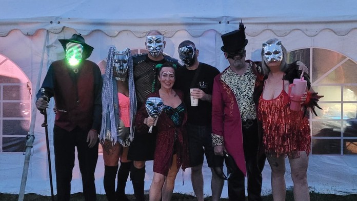 Nenápadná obec získala povesť Mekky sexu: Obyvatelia sa sťažujú na hluk vychádzajúci z areálu swingers festivalu