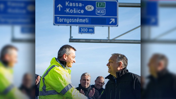 Viktor Orbán pri otváraní novej diaľnice.