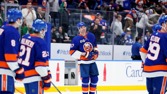 Uvidíme ešte Cháru na ľade NHL? Generálny manažér jeho klubu naznačil možný vývoj