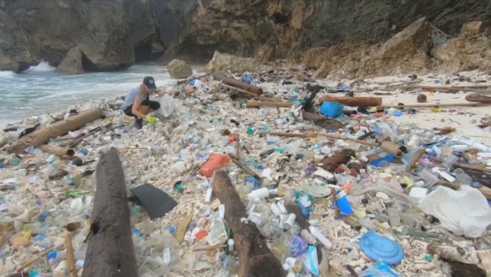 Plasty končia v prírode.