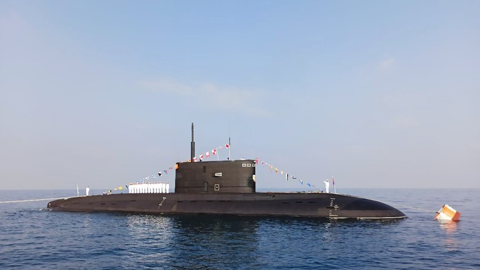 Ruská ponorka v Stredozemnom mori má vážnu poruchu. Plavidlu, ktoré je schopné niesť jadrové hlavice, hrozí výbuch