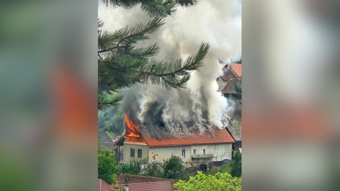 Rodinný dom na Liptove po zásahu bleskom.