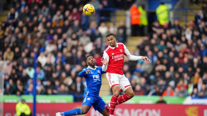 Arsenal naďalej tróni Anglicku. Ukrajinec Zinchenko symbolicky s kapitánskou páskou