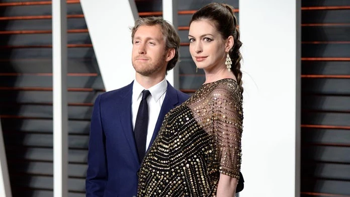 Anne Hathaway s manželom.