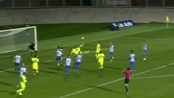 Parádny volej Bruna Petkoviča.