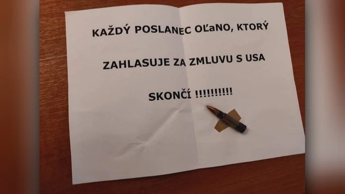Vyhrážky poslancom.