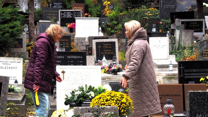 Prípravy na Sviatok všetkých svätých v Bratislave