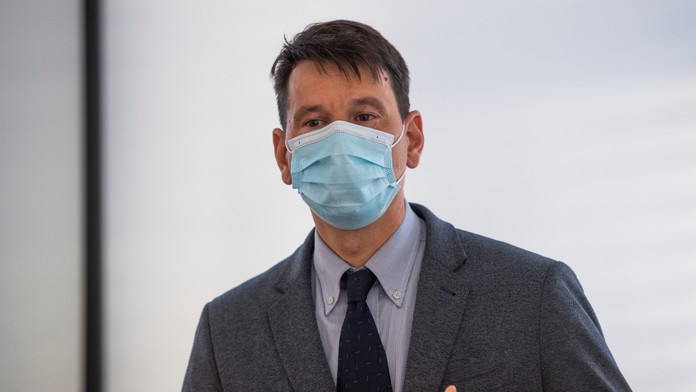 Palkovič sa zatiaľ k situácii v zdravotníctve oficiálne nevyjadril. Svoju nomináciu na čelo rezortu vtipne okomentoval