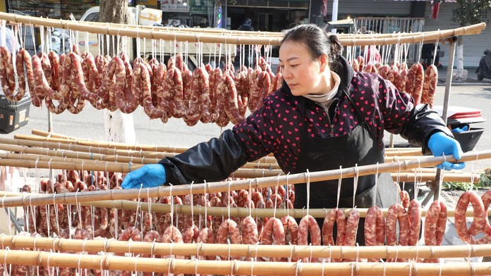 Konzumenti mäsa majú väčšiu šancu dožiť sa 100 rokov. Prekvapivé zistenie štúdie o dlhovekosti však má jeden háčik