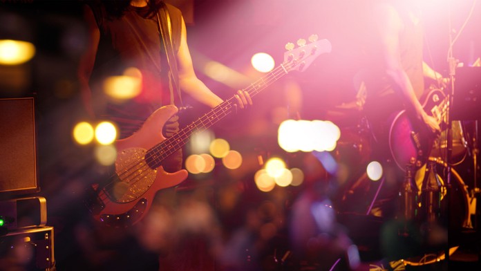 Príbeh ako z filmu. Kolegovi z kapely mesiace podsúval ženský hormón, aby mu mohol prebrať partnerku