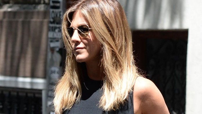 Zahalená Jennifer, ale aj tak jej všetci pozerali na prsia. Pozrite sa, prečo