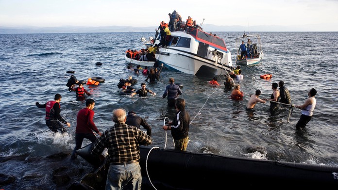 Migranti pri pobreží Grécka.