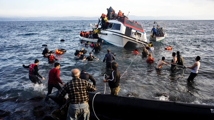 Migranti pri pobreží Grécka.