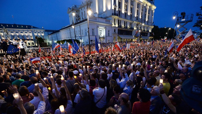 Zákon o najvyššom súde v Poľsku vyvolal novú vlnu pouličných protestov.