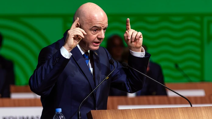 Ak existuje rasizmus, neexistuje futbal. FIFA zavedie nulovú toleranciu, reaguje na dva nedohraté zápasy