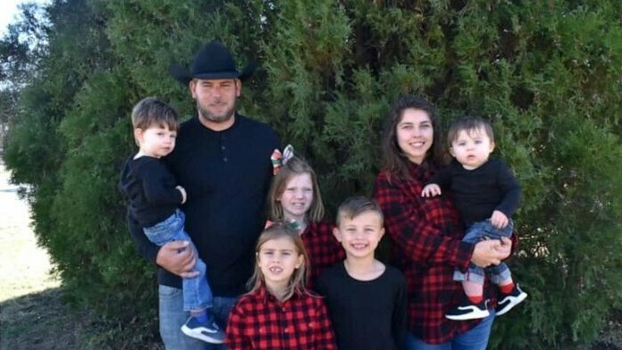 Dahlovci unikli požiaru vďaka ich dvojročnému synovi