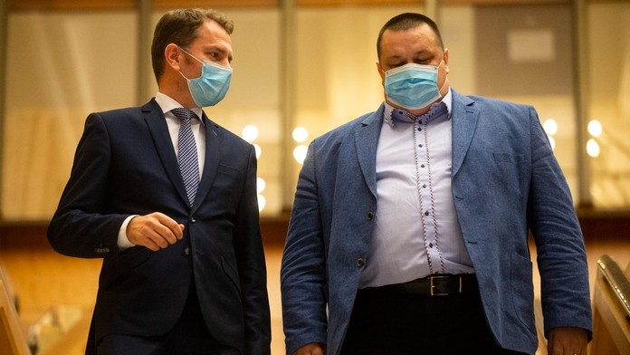 Britský minister zdravotníctva Matt Hancock počas prejavu na otvorení nemocnice NHS Nightingale v Londýne..jpg