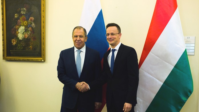 Maďarský minister pravidelne informuje Lavrova o rokovaniach Európskej únie, tvrdí Washington Post