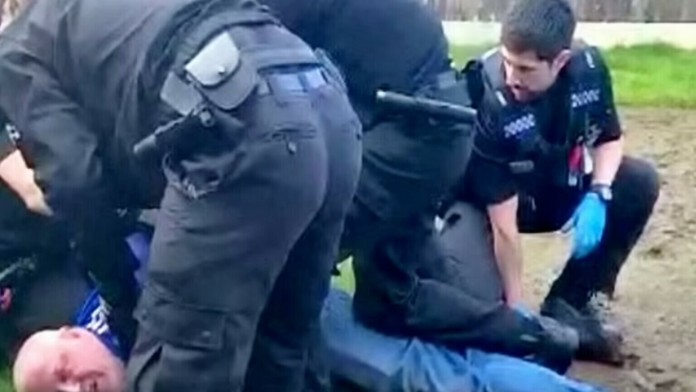 Zákrok polície na nevyliečiteľne chorého muža