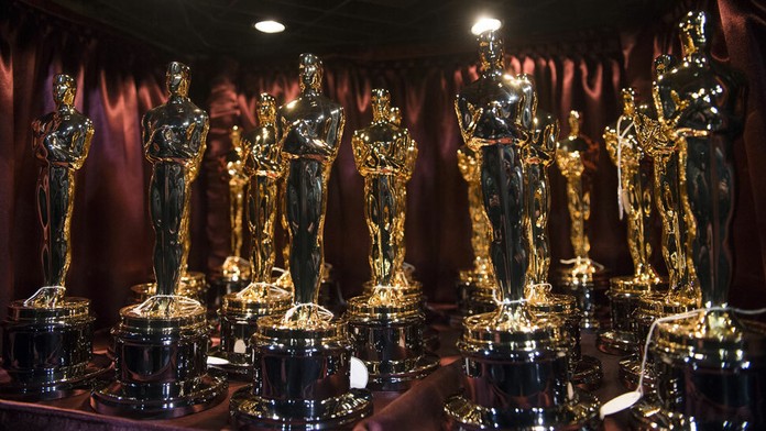 Martin Terrier z Lyonu oslavuje gól proti Guingampu.