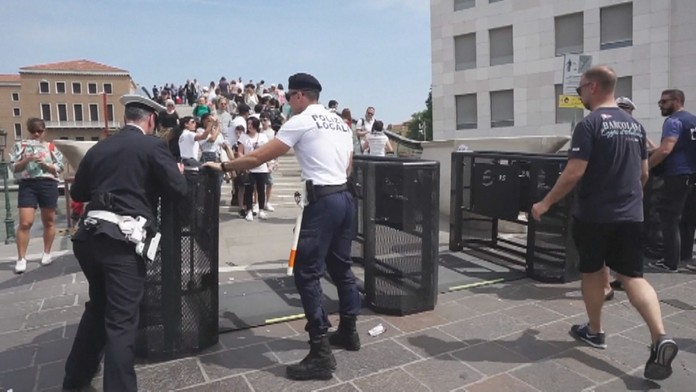 Turnikety fungovali len pár hodín.