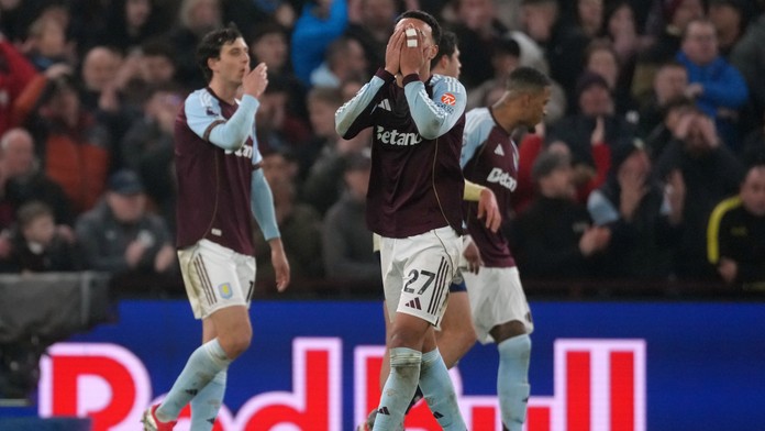 V Anglicku úradovali podceňovaní. Aston Villa zakopla doma, bodoval aj jasne posledný celok tabuľky