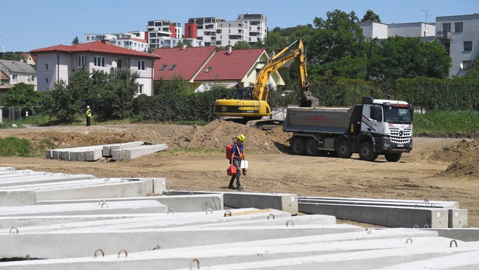 Hrozí Prešovu medzinárodná blamáž? Výstavbu štadióna komplikuje aj prísne nariadenie