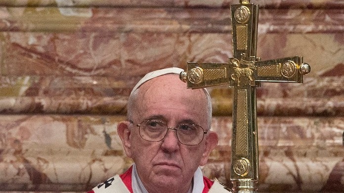 Pápež František celebruje omšu..jpg