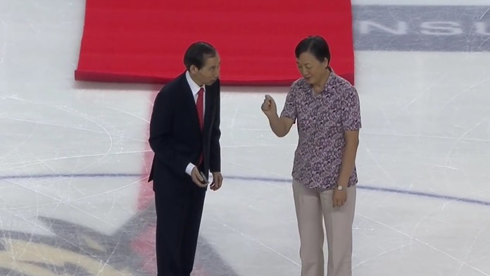 Čínsky funkcionár nováčika KHL sa snažil vhodiť buly.