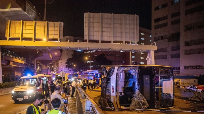 V Číne pri dopravnej nehode zahynulo 19 ľudí, kamión vletel do pohrebného sprievodu