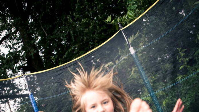 Dieťa a trampolíne