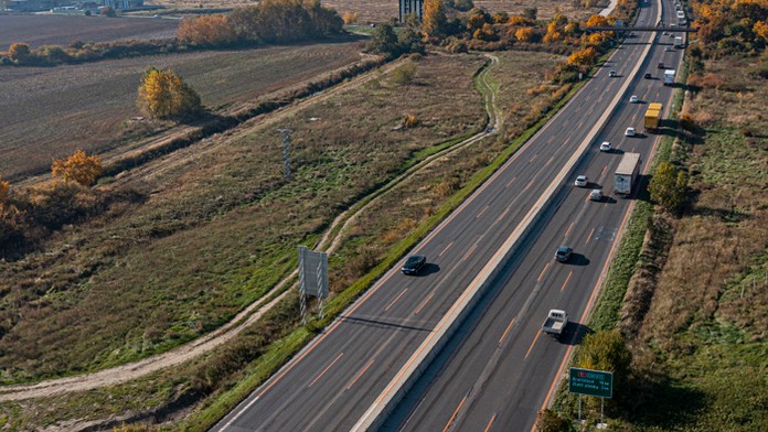 Na diaľnici D1 pred Bratislavou je dlhá kolóna, určite sa tu zdržíte