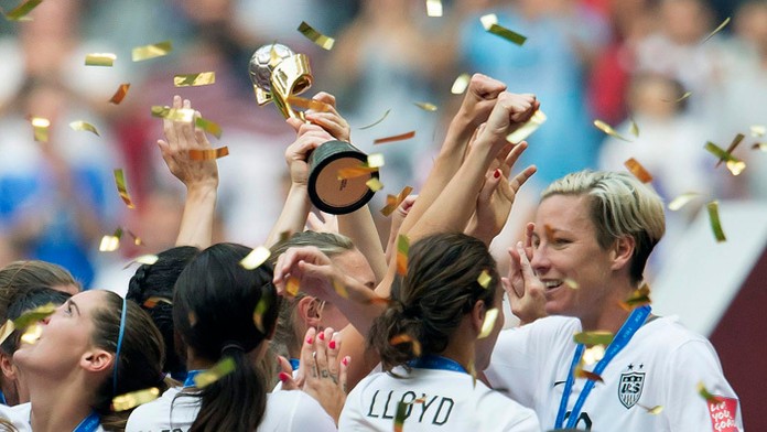 Američanky sa tešia po zisku majsteriek sveta vo futbale.