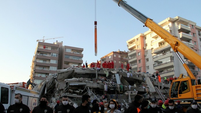 Na snímke sprava Vladimír Weiss ml. (Slovan) a Kristián Kolčák (Nitra)..jpg