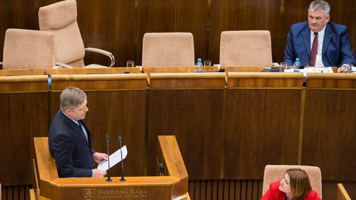 Premiér Robert Fico, Natália Bláhová (SaS) a minister Ján Richter.