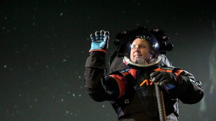 Pripravené na lunárnu misiu. NASA predstavila prototyp skafandrov pre návrat ľudí na Mesiac
