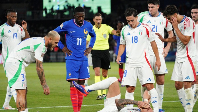 VIDEO: Kuriózne zranenie hviezdy Talianska. Nová posila Arsenalu nedohrala duel proti Francúzsku